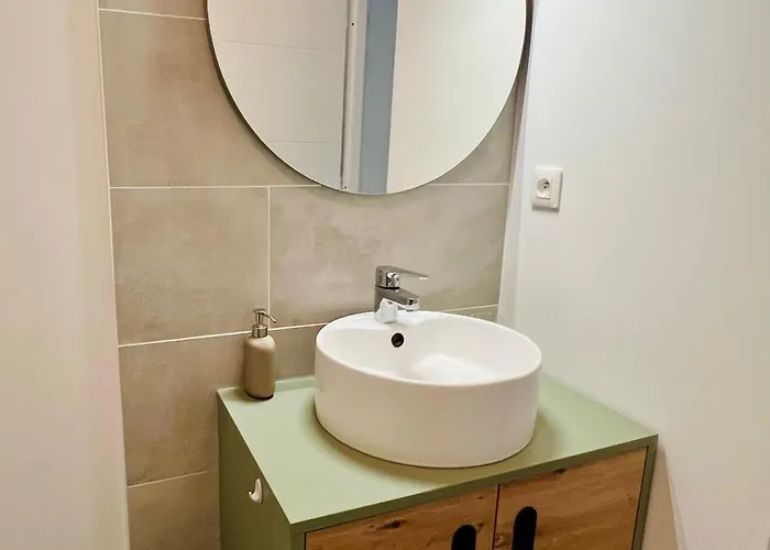 Joli Lumineux Et Calme Apartamento Sérignan